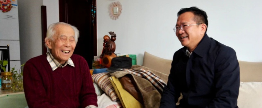 中國樂凱黨委領(lǐng)導(dǎo)看望慰問樂凱老領(lǐng)導(dǎo)、老專家、老干部、老黨員及生活困難職工
